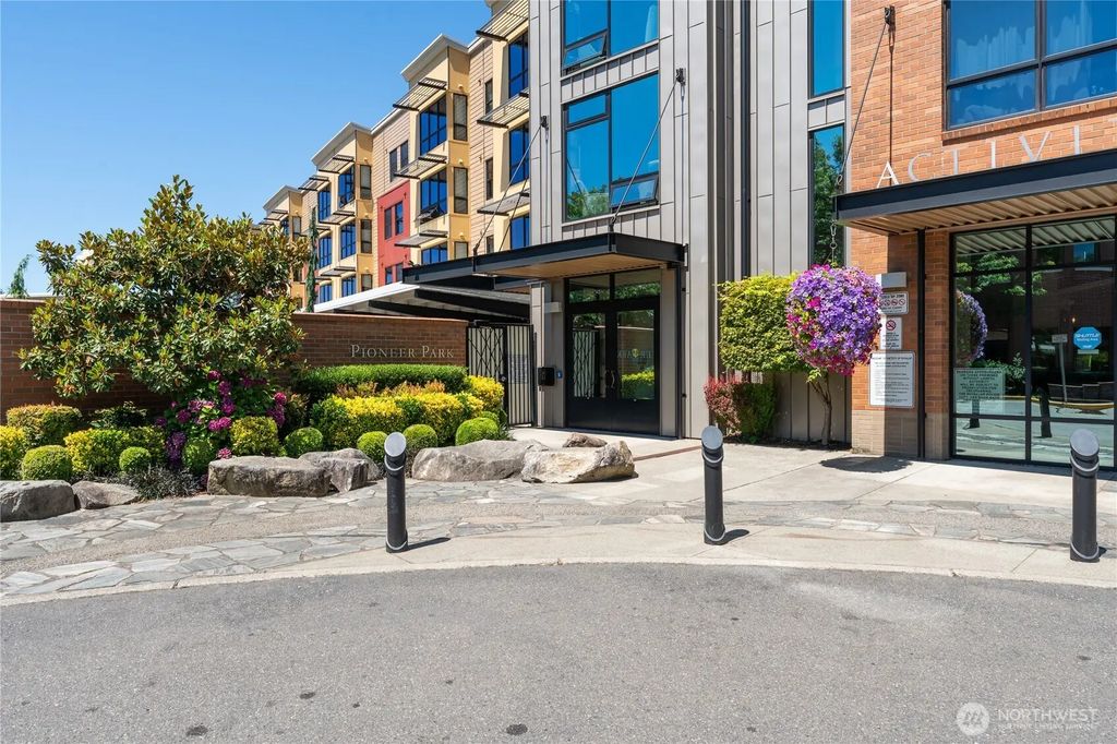 210 W Pioneer 210, Puyallup