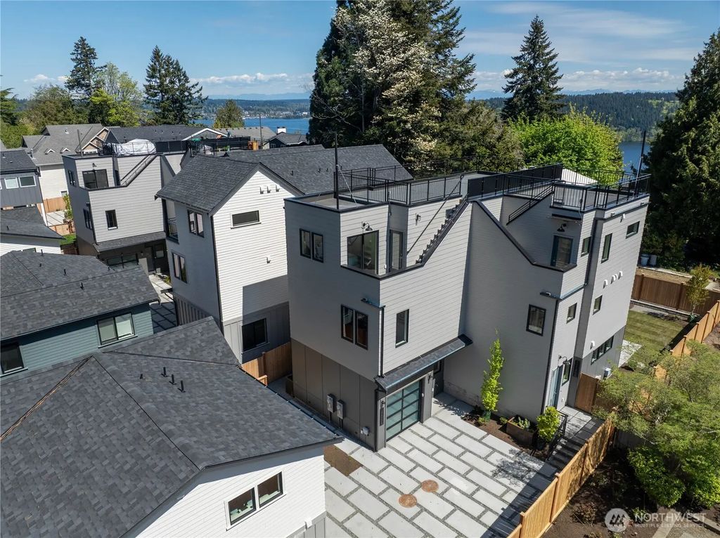 13540 39th Avenue Ne B, Seattle