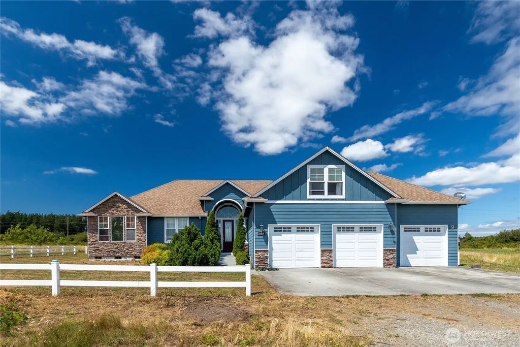 130 W Crescent Harbor Road, Oak Harbor