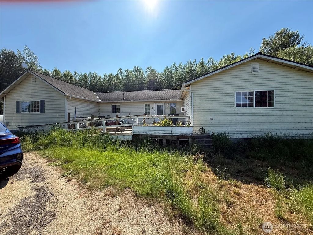 664 State Route 409, Cathlamet