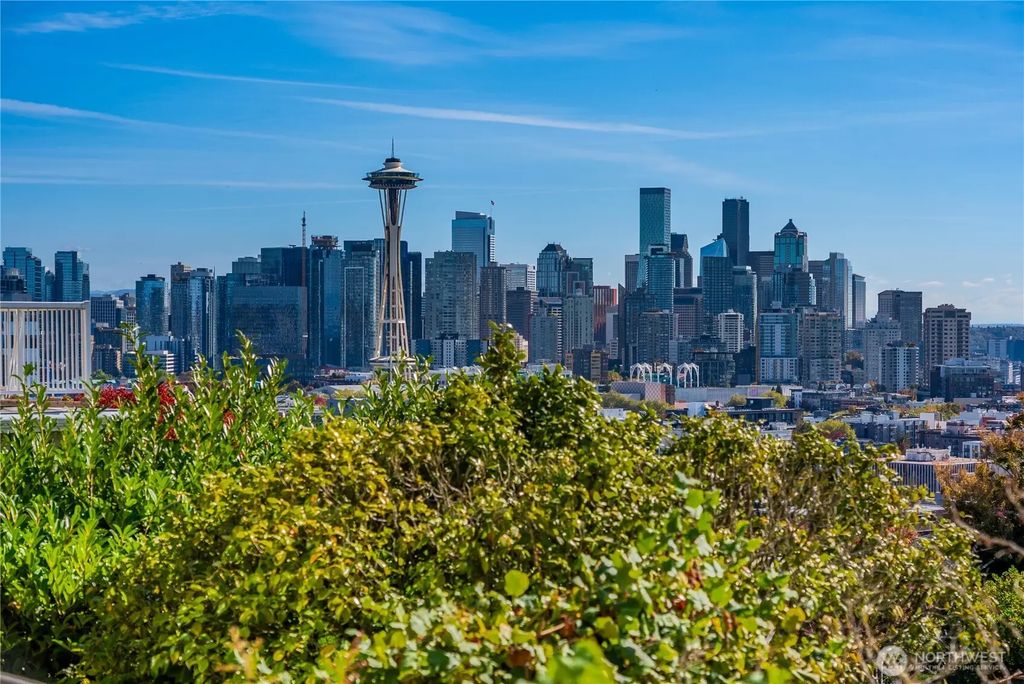 604 W Kinnear Place, Seattle
