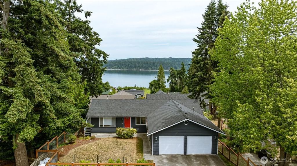 5055 Honeymoon Bay Road, Freeland