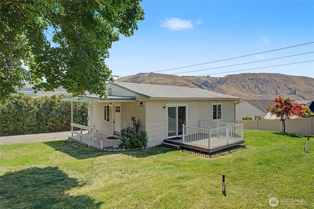 860 S Nancy Avenue, East Wenatchee