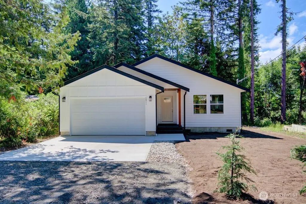 7911 Apache Drive, Maple Falls