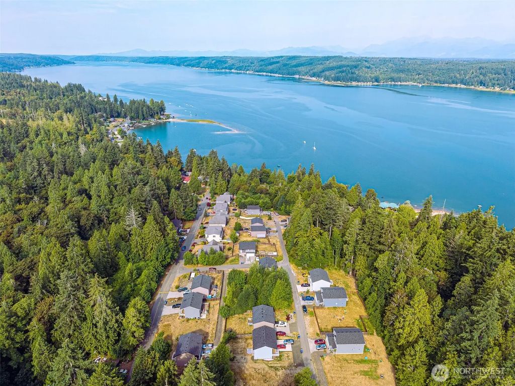 70 E Ellinor Peak Place, Belfair