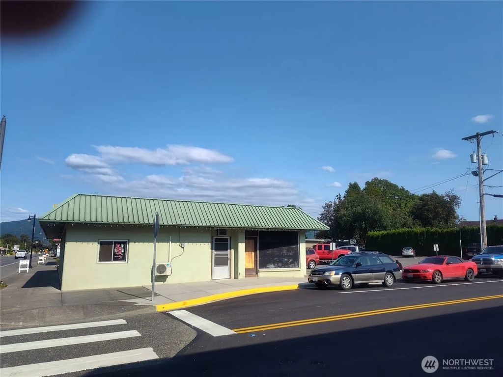 123 W Main Street, Everson