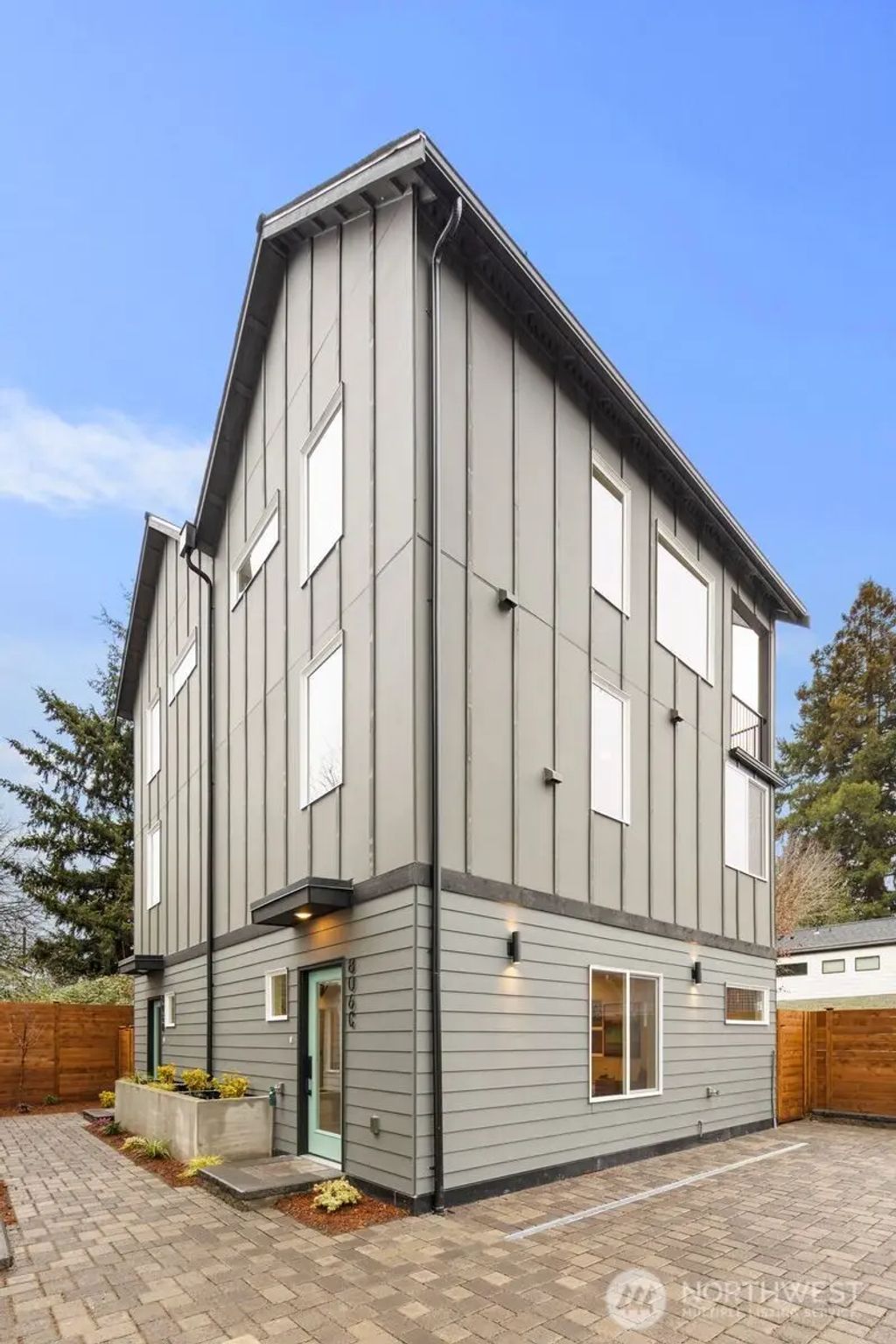 806 C S Rose Street, Seattle