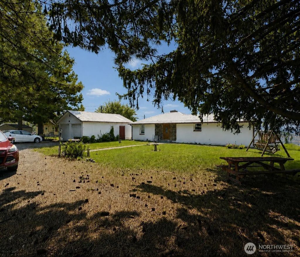 7 River Road W, Omak