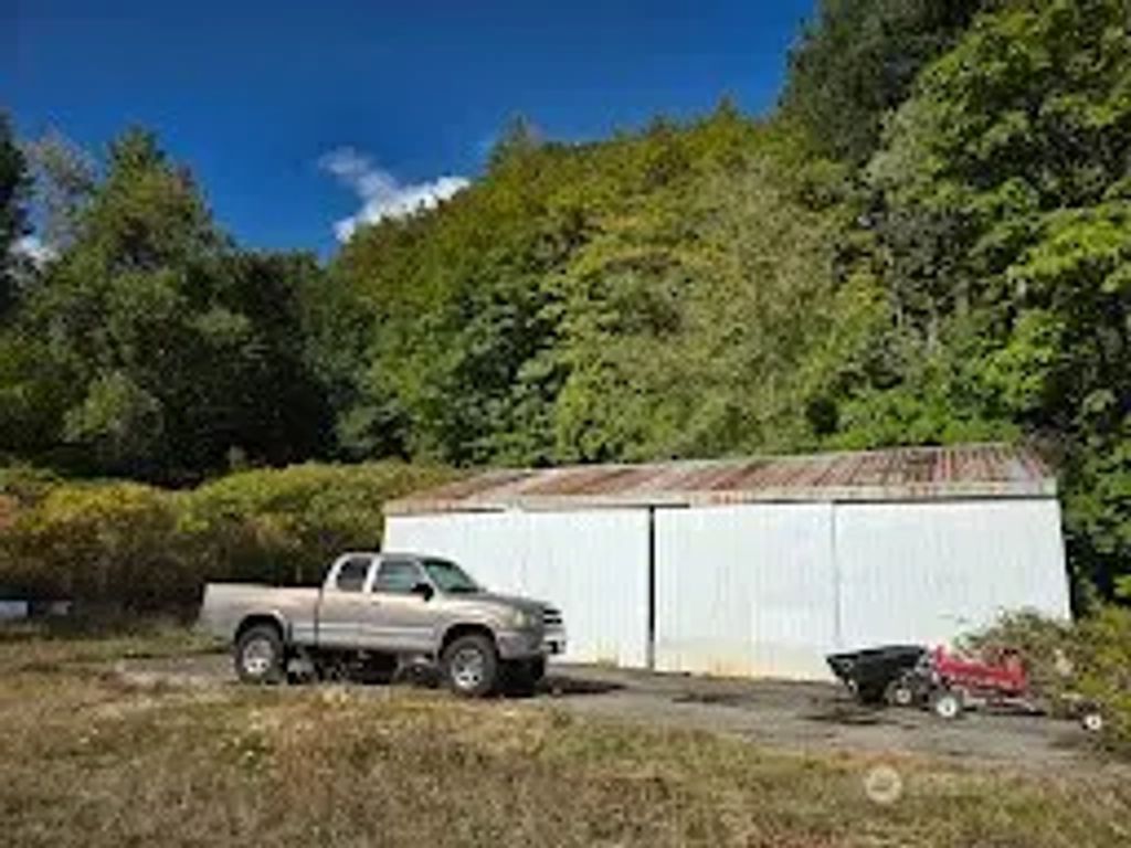 7002 Ocean Beach Highway, Longview
