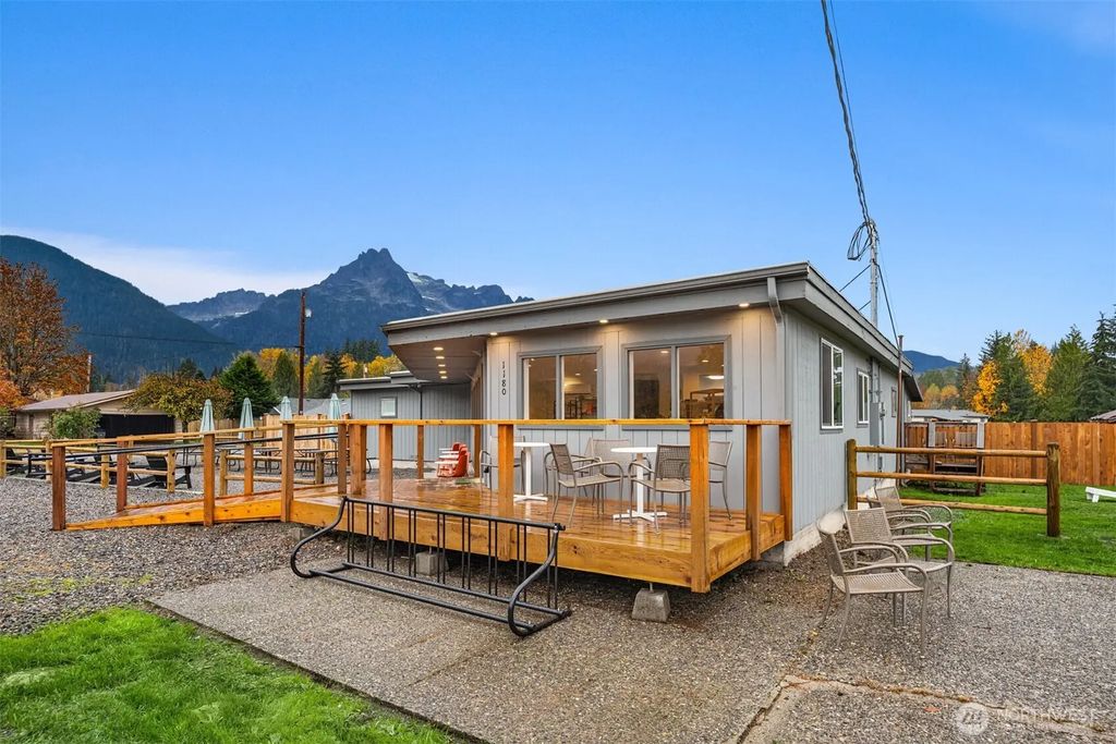 1180 Cascade Street, Darrington