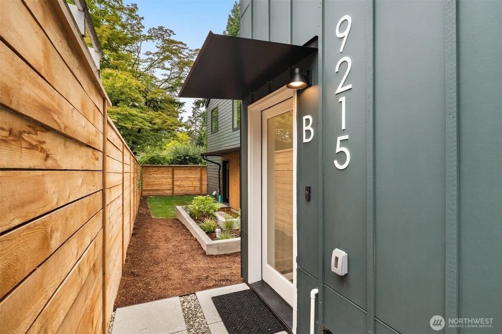 9215 12th Avenue Ne B, Seattle