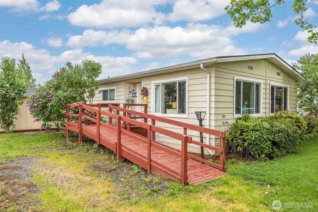 380 E Pole Road 20, Lynden