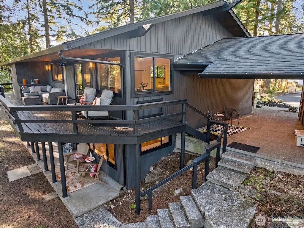 22016 Vine Road, Brier