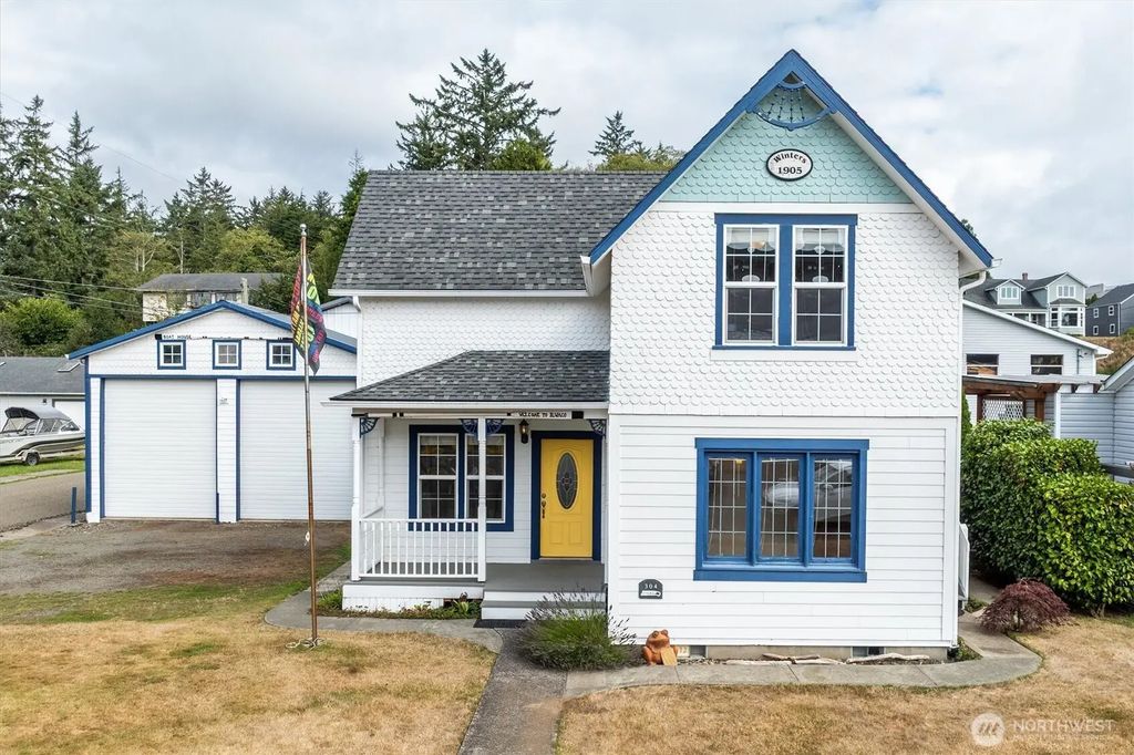 304 Spruce Street E, Ilwaco