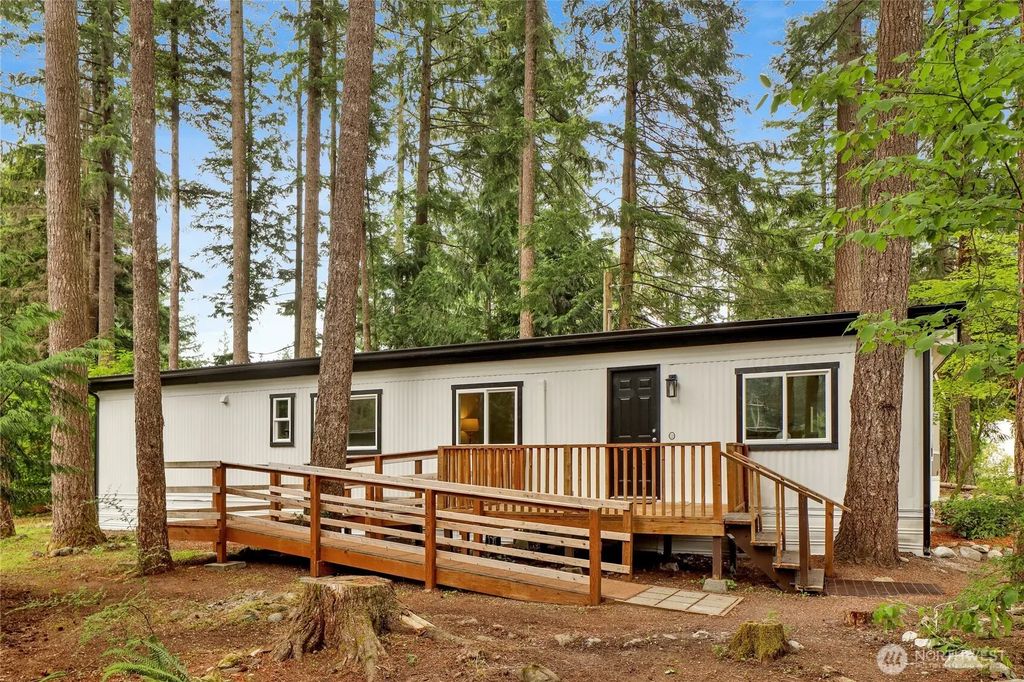 8558 Golden Valley Drive, Maple Falls