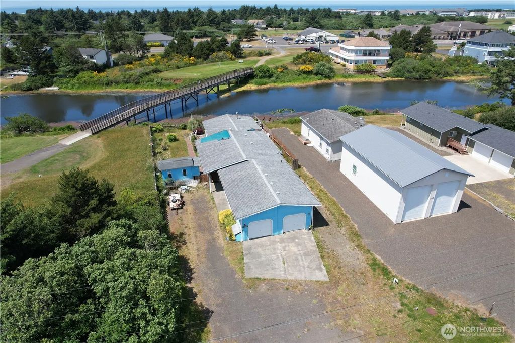 535 Canal Drive Ne, Ocean Shores