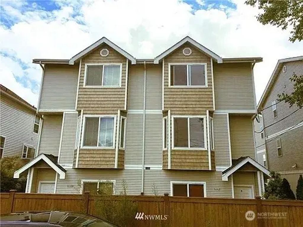 1121 N 94th Street B, Seattle