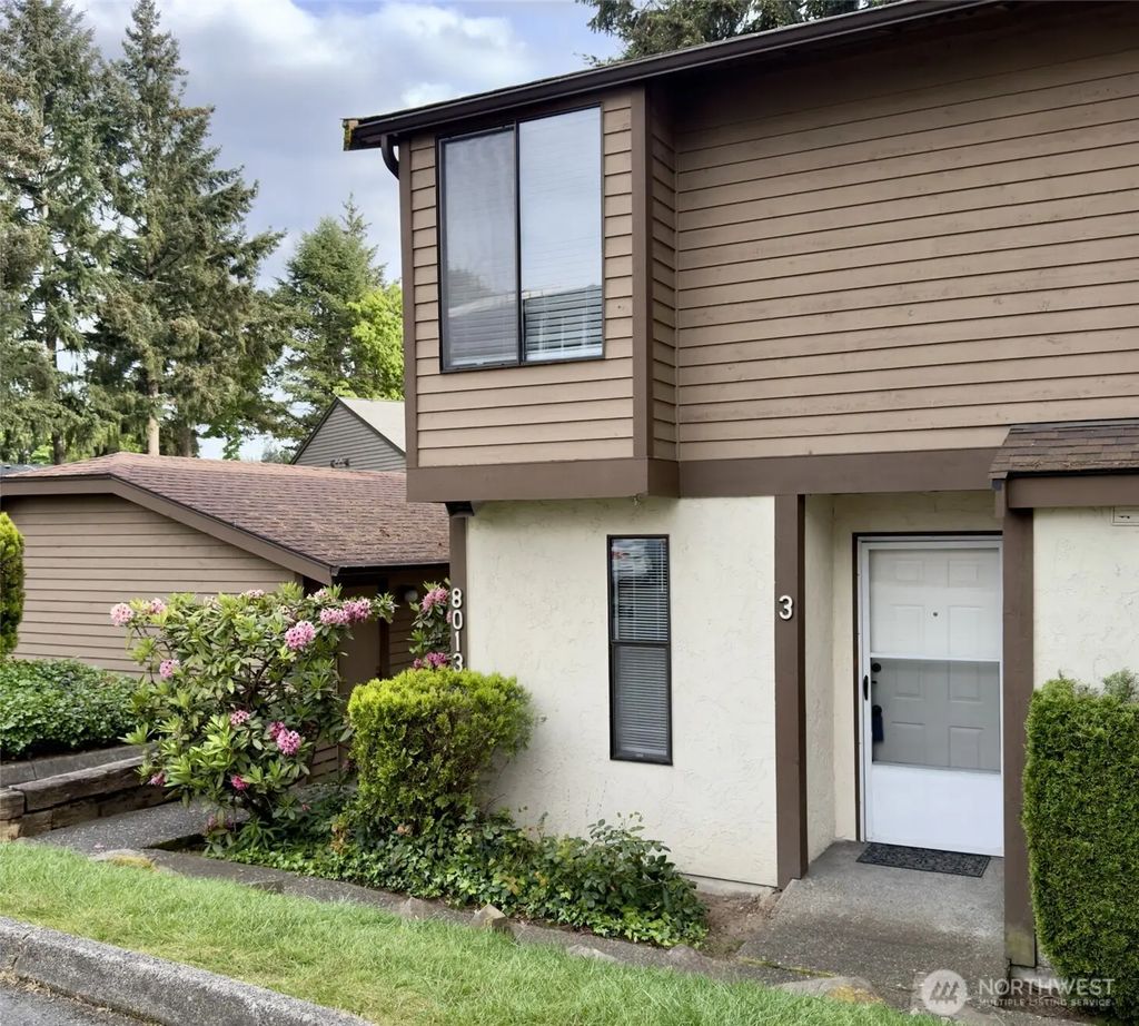 8013 Ne 177th Court 403, Kenmore