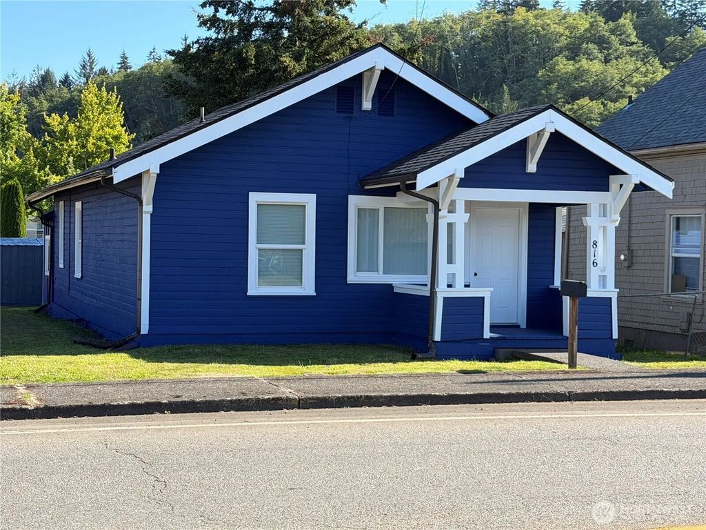 816 Perry Avenue, Hoquiam