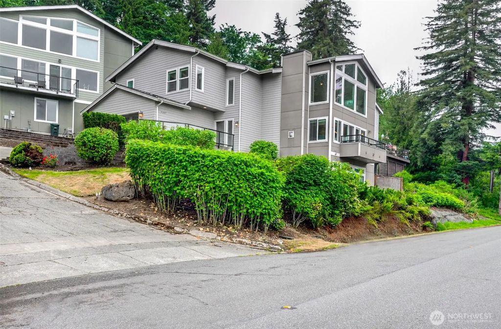 4307 166th Lane Se, Bellevue