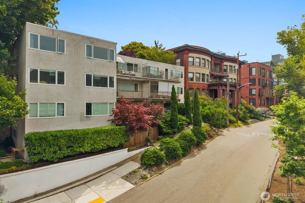 632 13th Avenue E 19, Seattle
