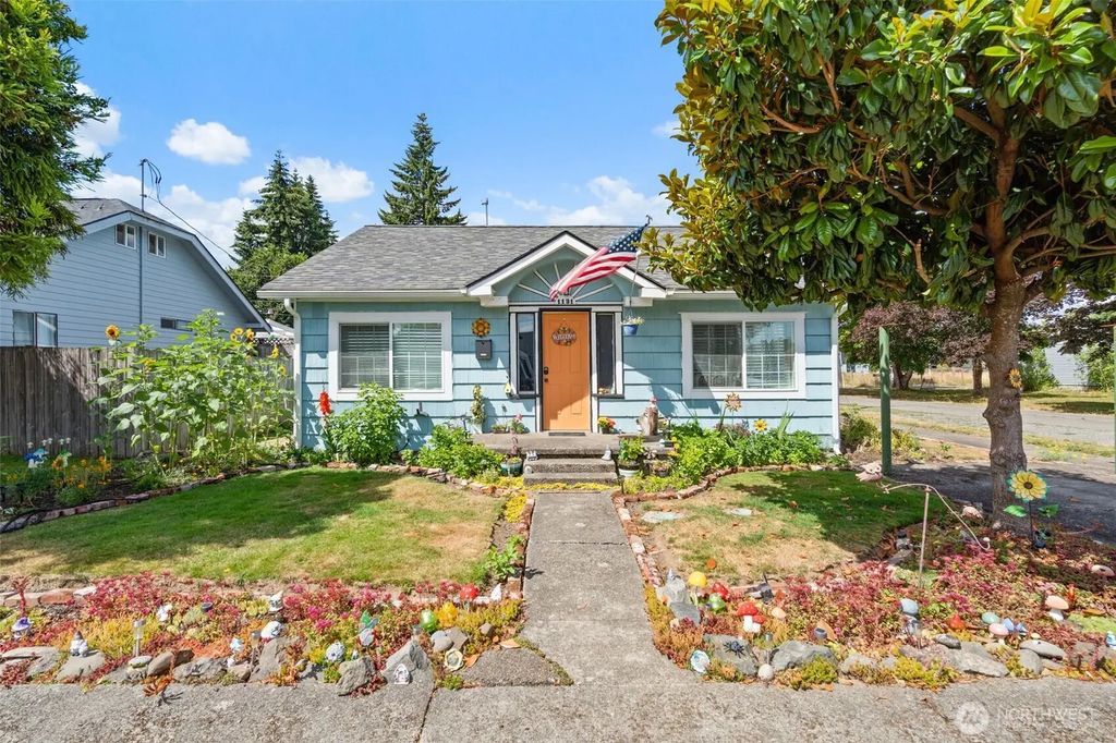 1131 J Street, Centralia