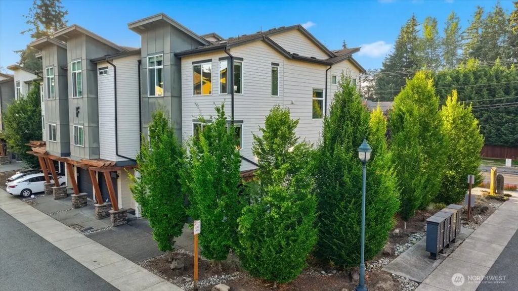19225 Damson Road F-4, Lynnwood