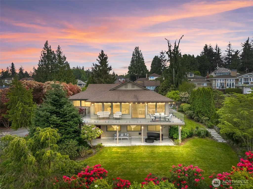 5128 Seaview Way, Everett