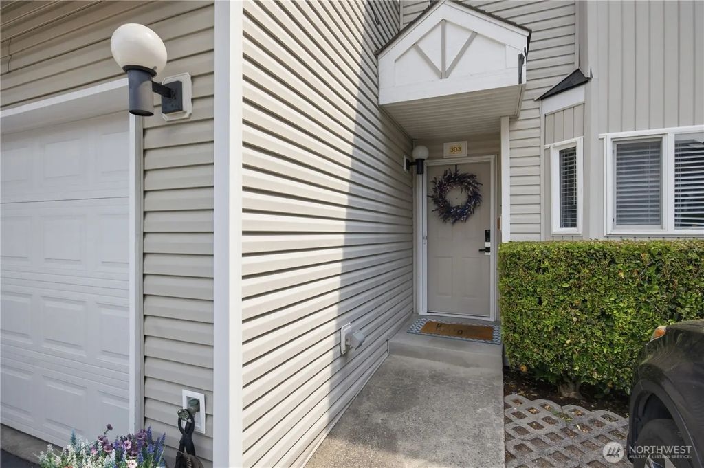 459 Queen Avenue Ne 303, Renton