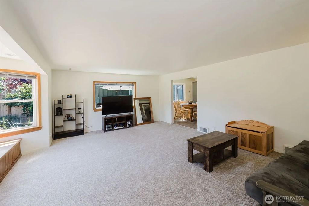 143 Dora Avenue, Bremerton