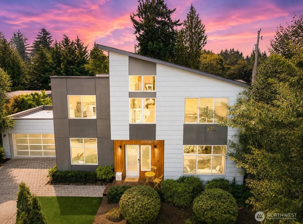 10718 15th Avenue Ne, Seattle