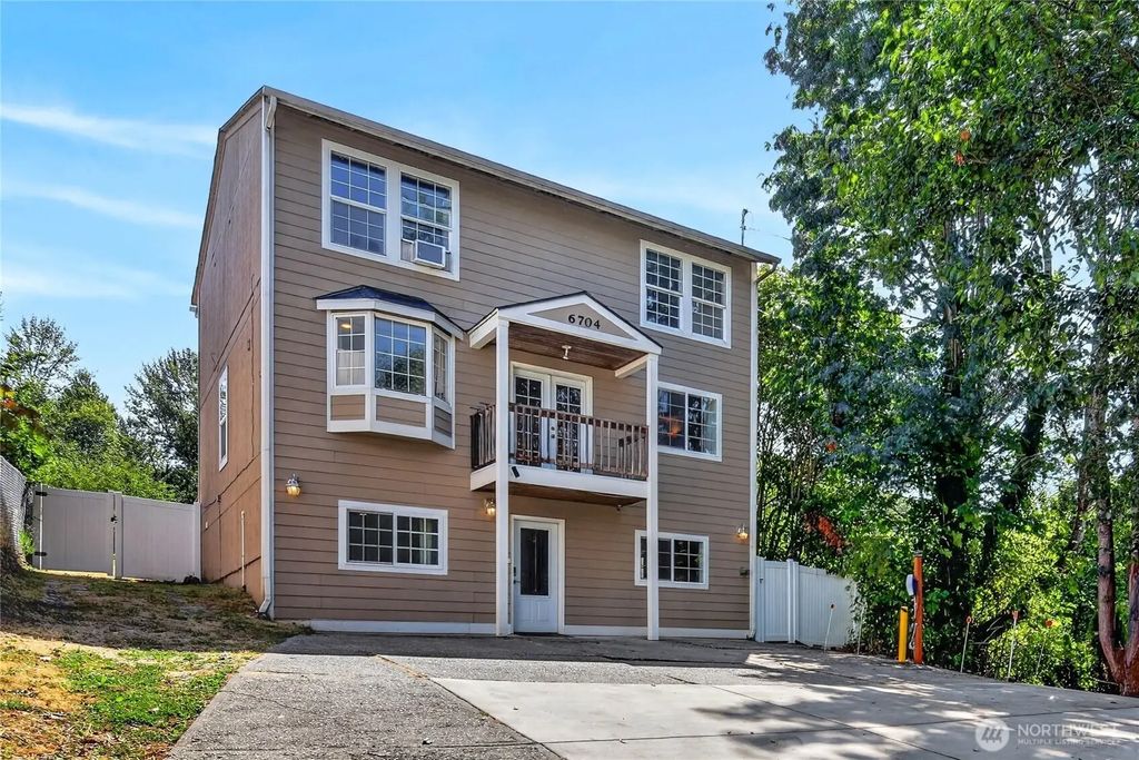 6704 23rd Avenue Sw, Seattle