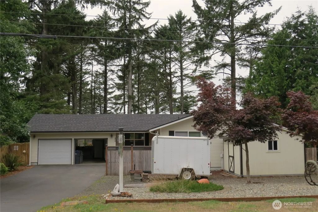 237 Dolphin Avenue Ne, Ocean Shores