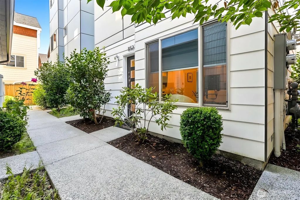 8527 Interlake Avenue N, Seattle