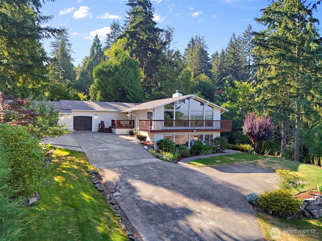 13807 Military Road E, Puyallup