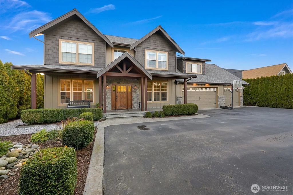109 W 2nd Street, Nooksack