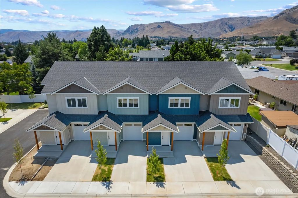 1030 Finch Lane E4, Wenatchee