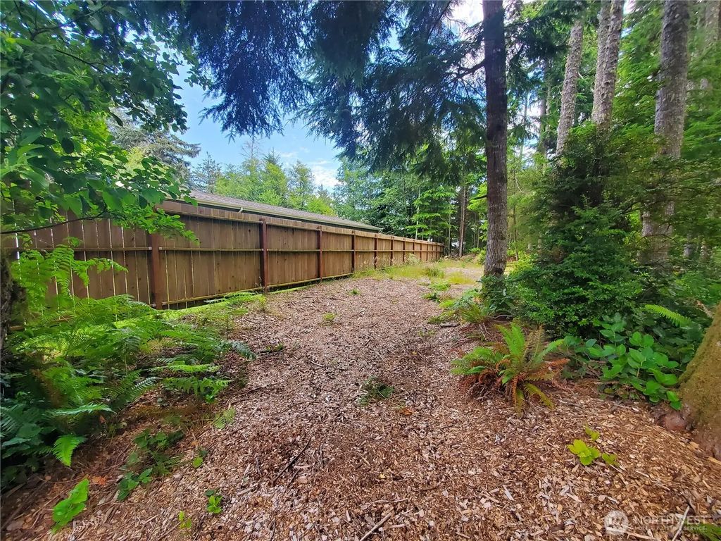 736 Chenois Avenue Ne, Ocean Shores