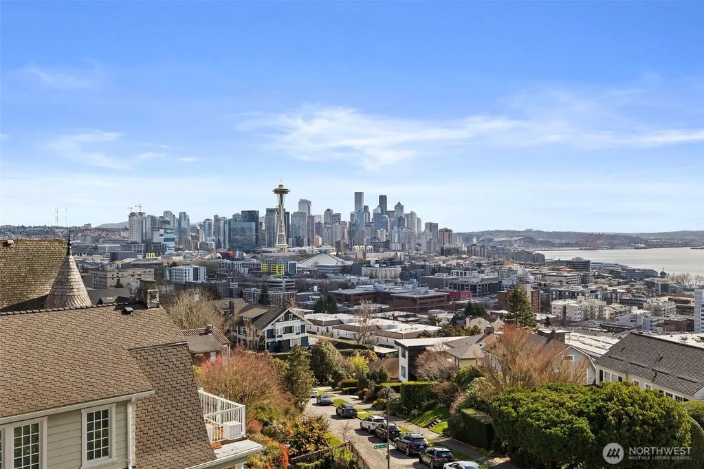604 W Kinnear Place, Seattle
