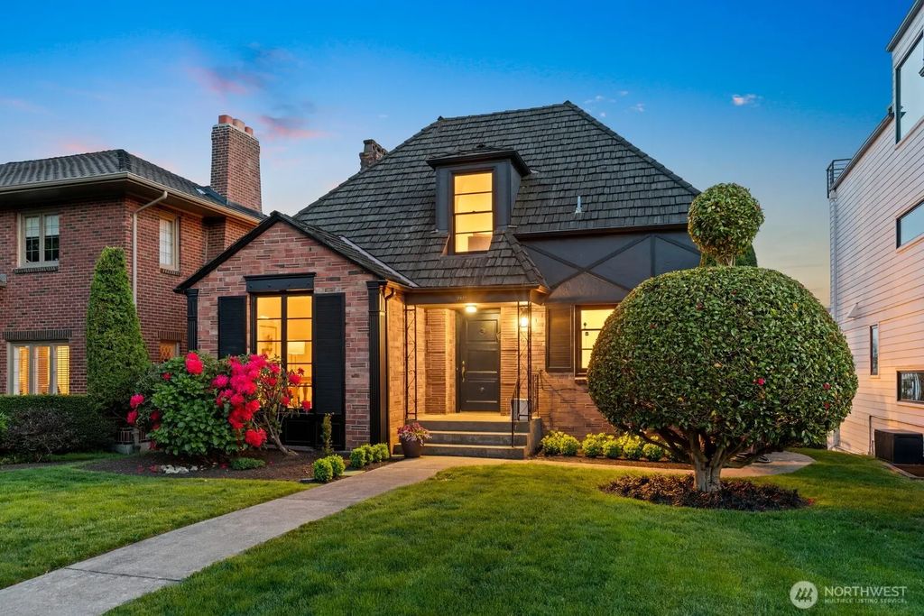 2527 Westmont Way W, Seattle