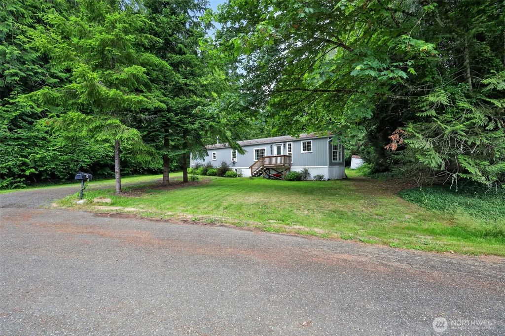 810 Se Totten Shores Drive, Shelton