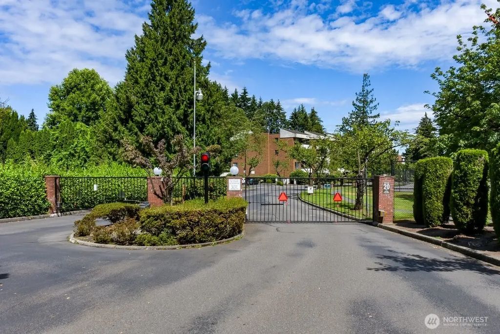 10830 Glen Acres Drive S T9, Seattle