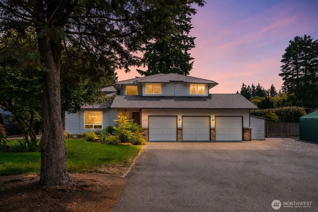 820 Monroe Avenue Ne, Renton