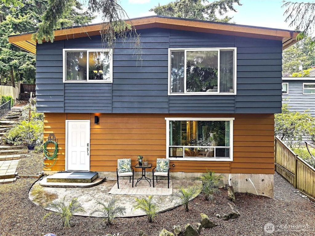 16106 Densmore Avenue N, Shoreline
