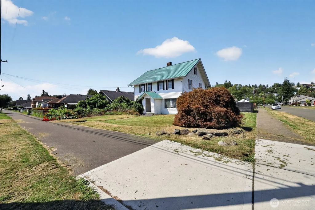 255 Emerson Avenue, Hoquiam