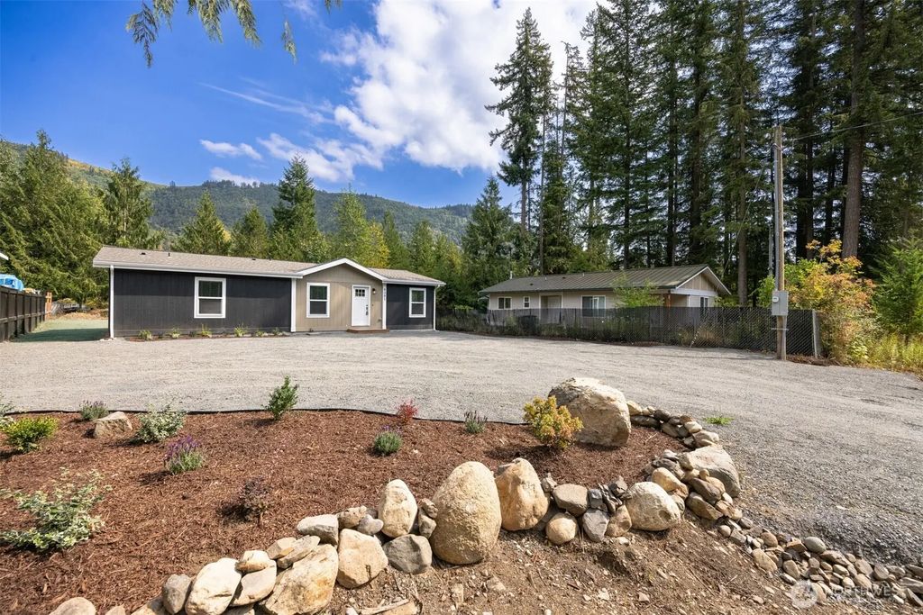 8381 Golden Valley Boulevard, Maple Falls