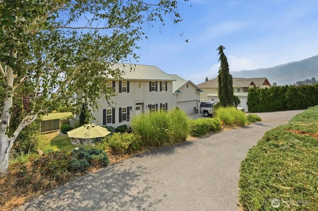 696 Green Avenue, Manson
