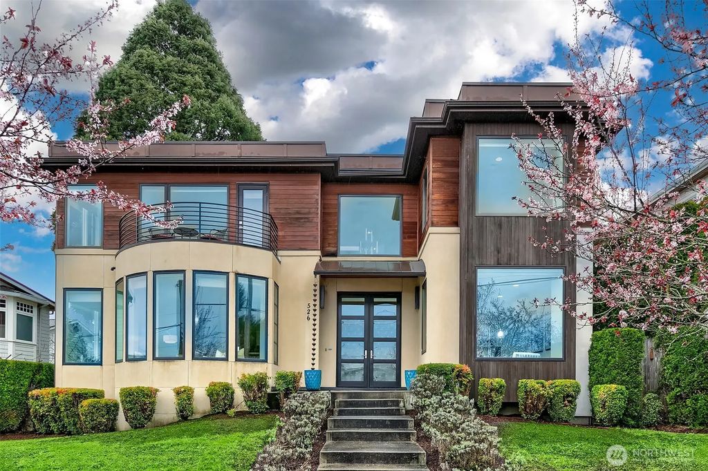 526 14th Avenue W, Kirkland