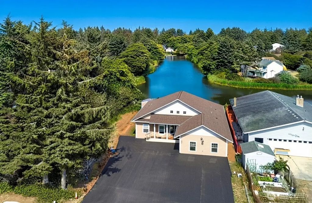 662 Point Brown Avenue Se, Ocean Shores