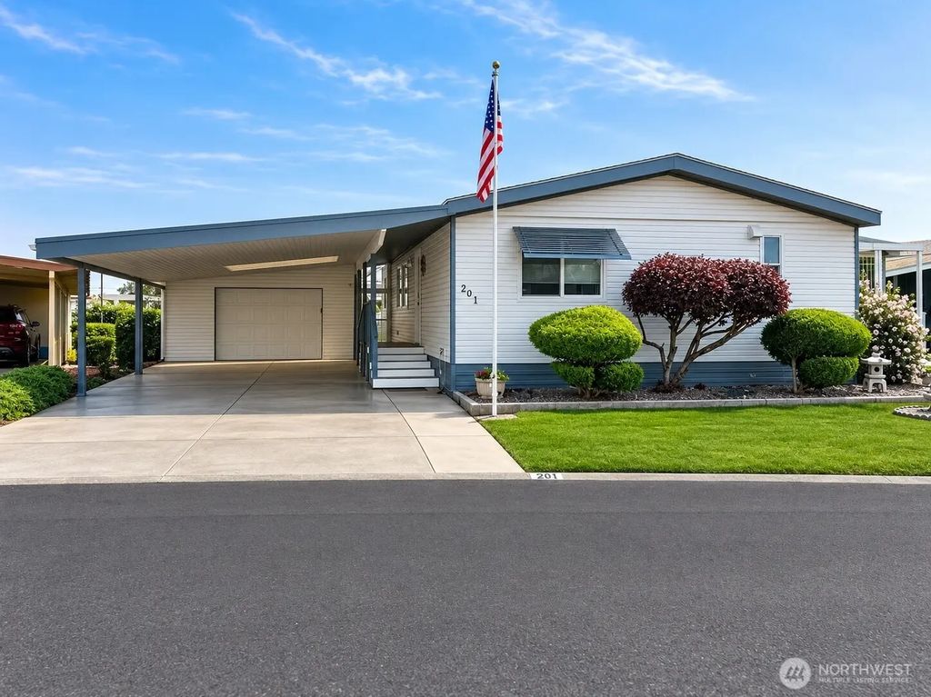 2240 W Broadway Avenue 201, Moses Lake
